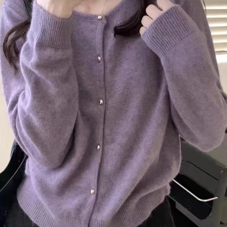 显白超好看紫色毛衣女秋冬高级感银扣针织开衫152