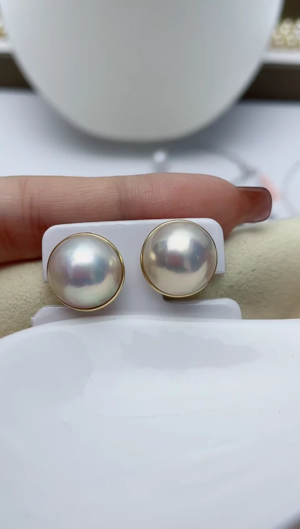 【闪购商品】拼合珍珠（马贝珠）耳饰18K金镶嵌W74