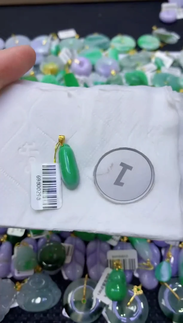 颈饰18K金镶嵌翡翠天然缅甸翡翠A货