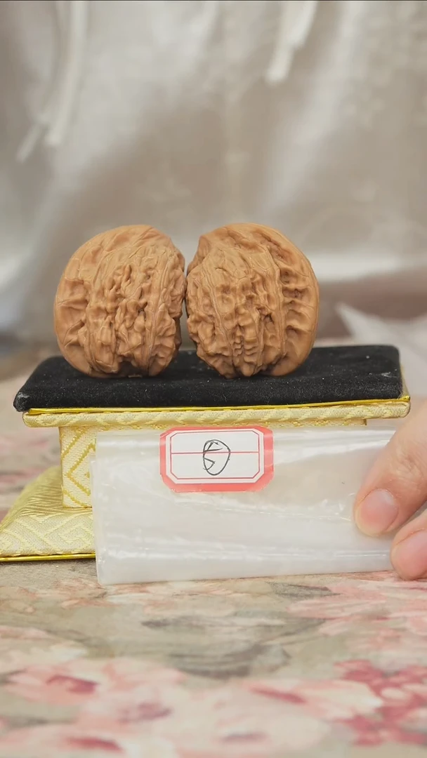 把件文玩核桃望月异形