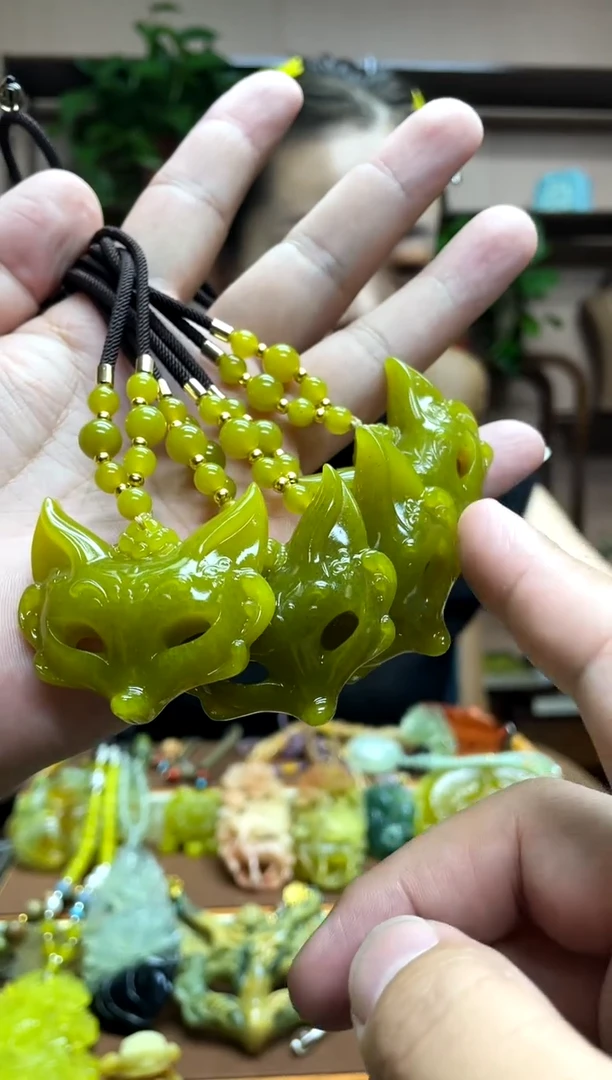 未镶嵌岫玉吊坠多样性发货发其中之一