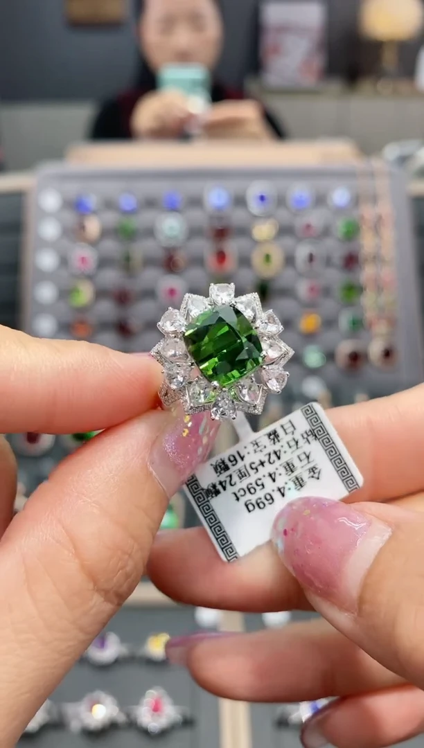 【闪购商品】碧玺戒指18K金镶嵌4.59配白蓝宝