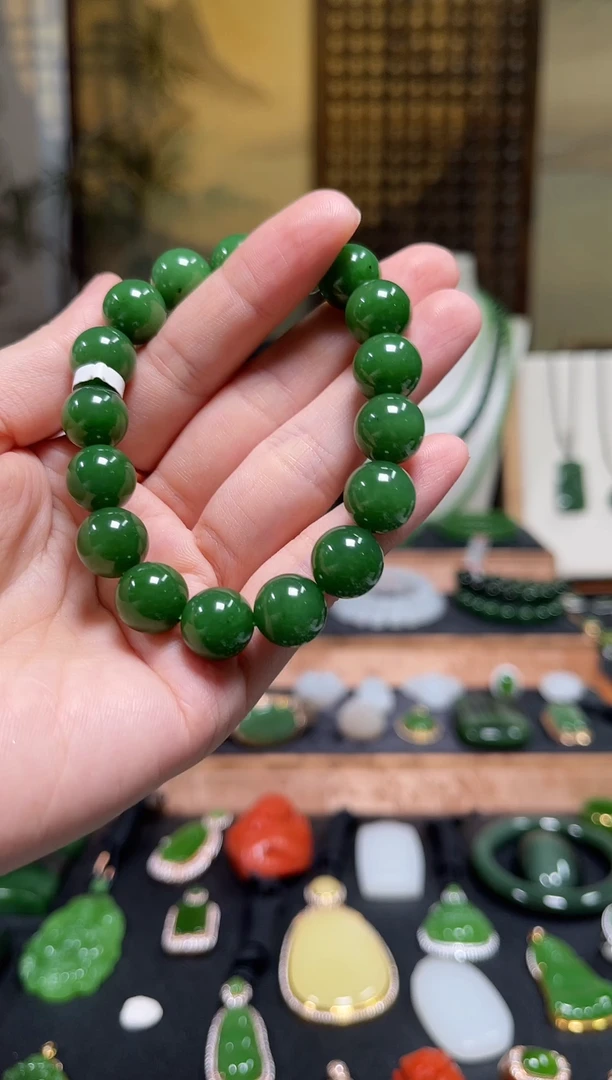 颈饰未镶嵌和田玉±12mm辣阳绿单圈手串多样性发一