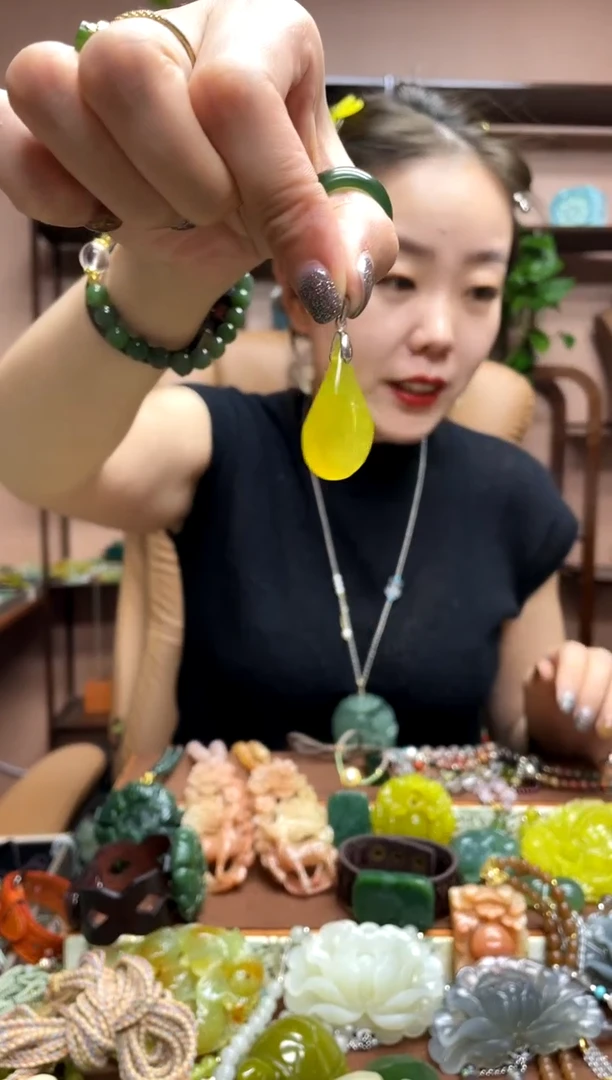 未镶嵌岫玉吊坠·