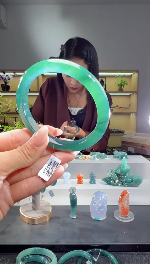 未镶嵌手镯翡翠60圈