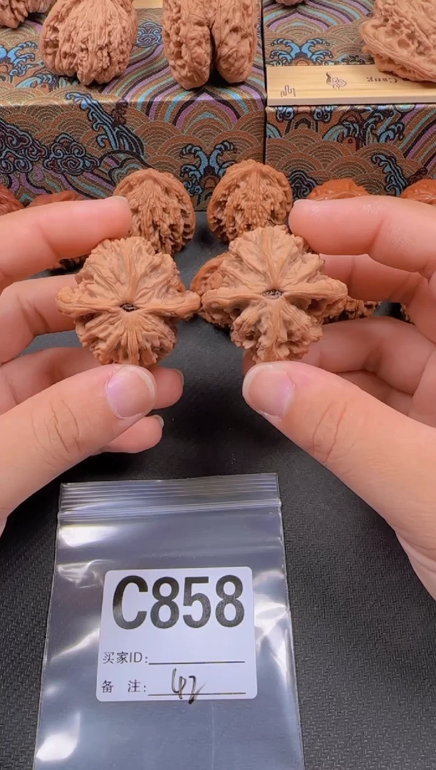 吊坠文玩核桃42麦虎858