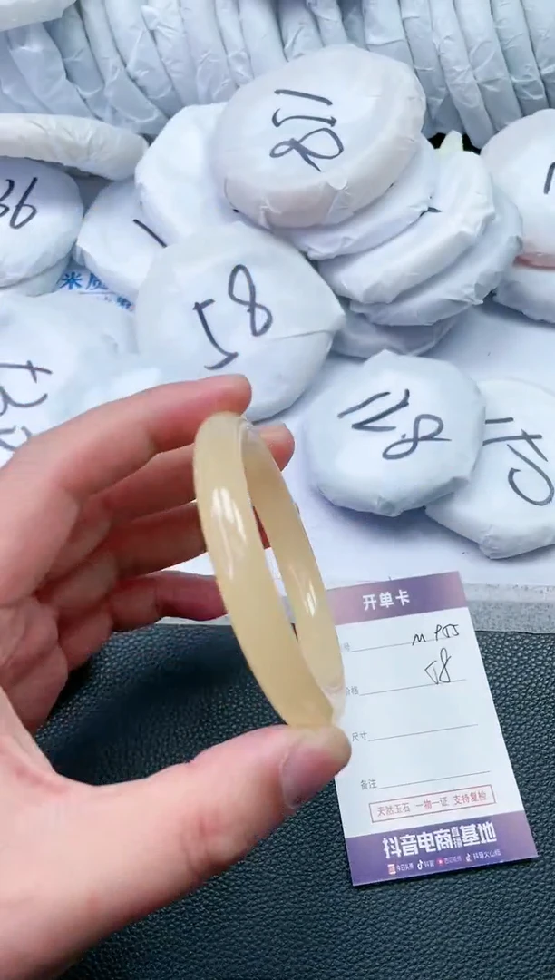 【闪购商品】石英质玉手镯未镶嵌M955