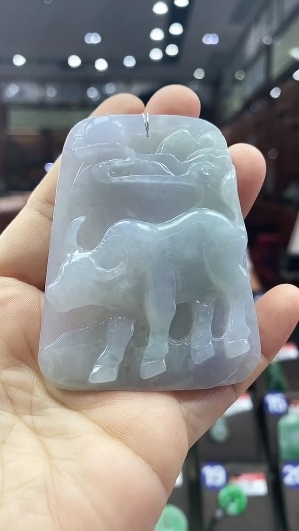 颈饰未镶嵌翡翠牛牌