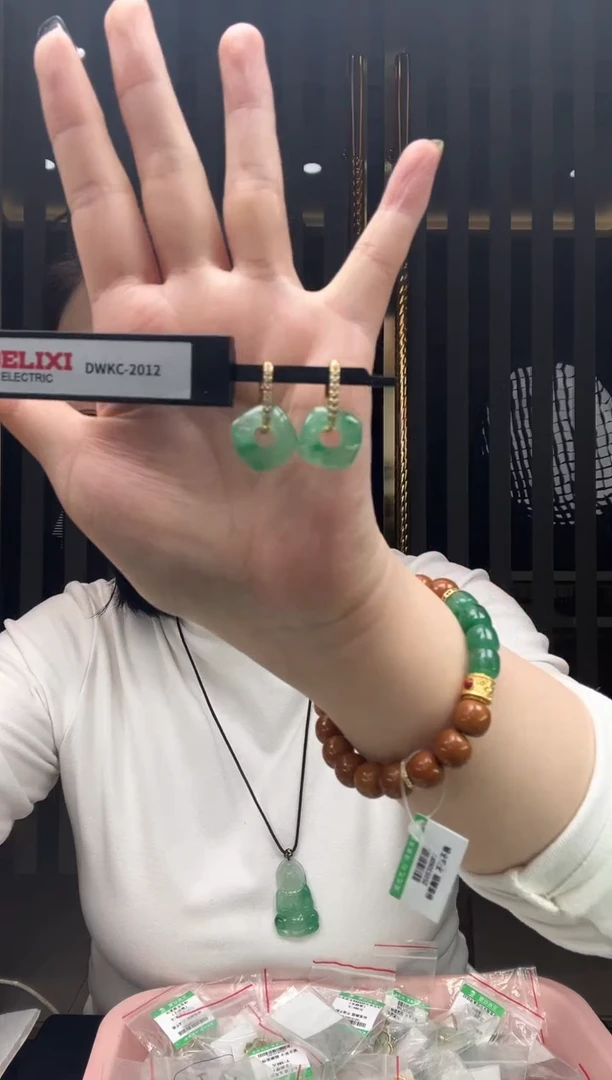 未镶嵌手镯石英质玉33