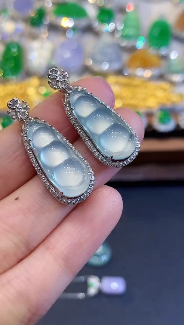 吊坠(不含链)18K金镶嵌翡翠多样性发其一