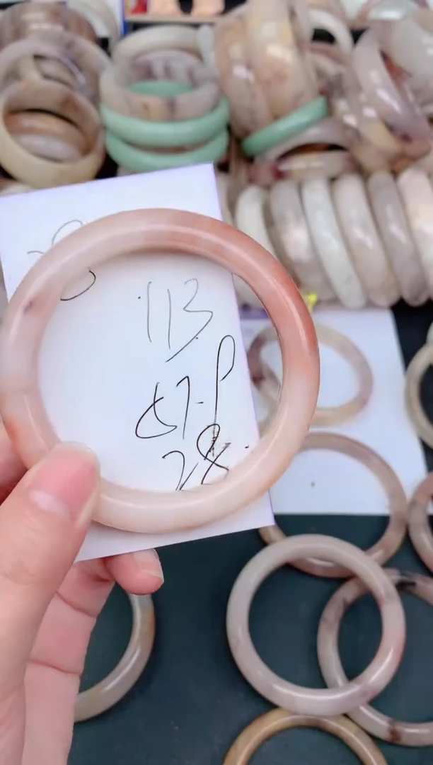 未镶嵌手镯石英质玉113