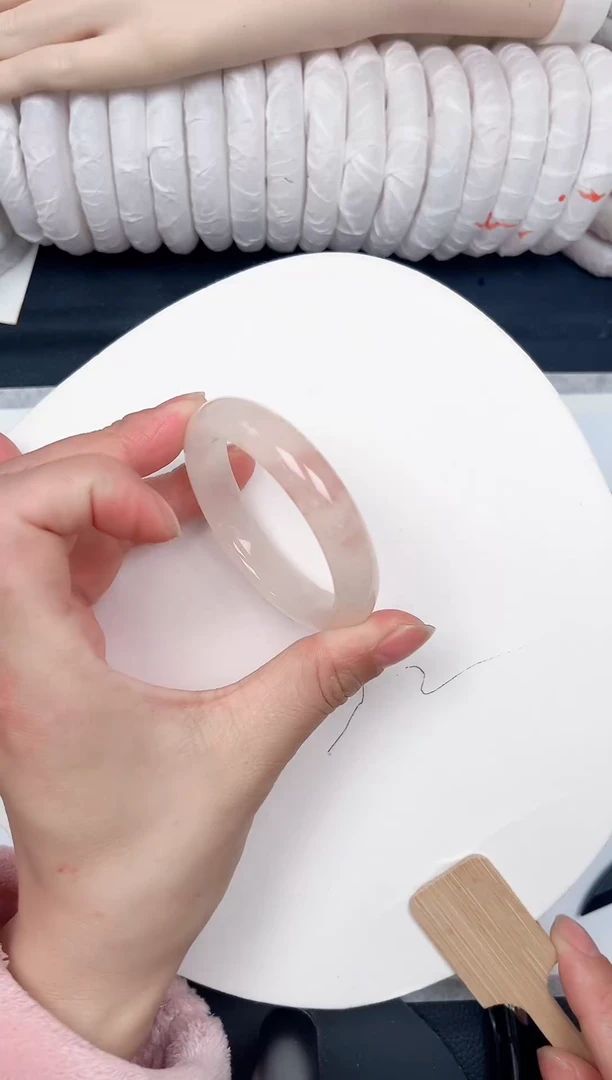 未镶嵌手镯石英质玉106-52