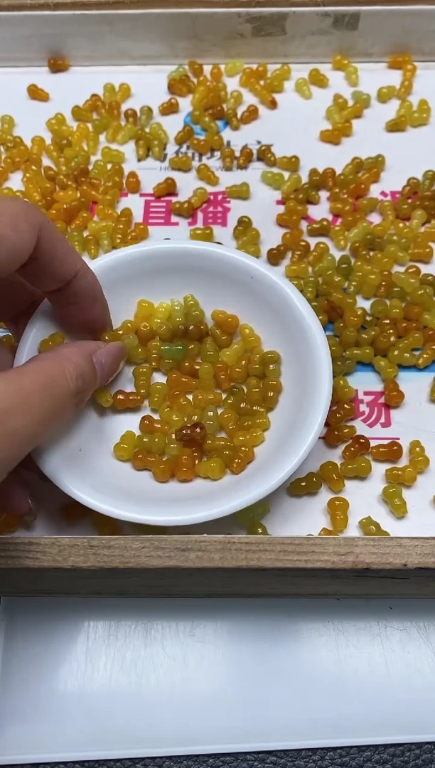 翡翠散珠未镶嵌D234黄翡葫芦6*9mm10个9.9元