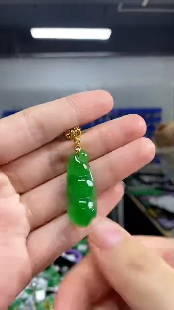 颈饰未镶嵌翡翠多样性发其一颜色微差