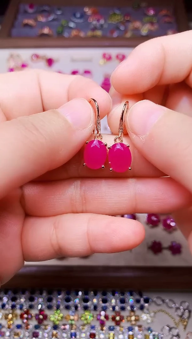 银S925镶嵌耳饰红宝石....