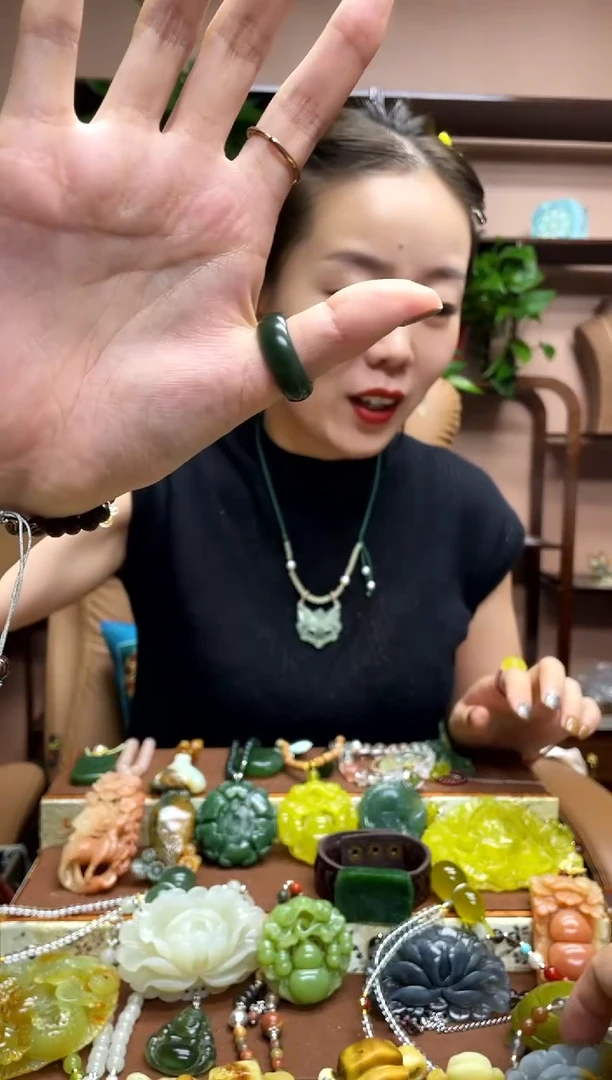 未镶嵌岫玉吊坠多样性发货发其中之一