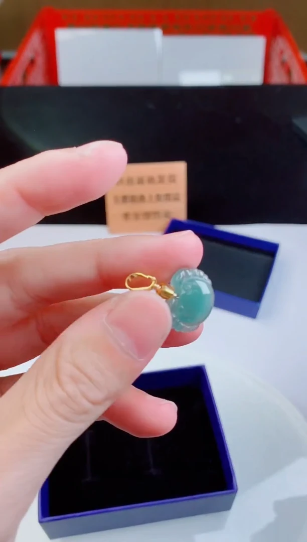 颈饰未镶嵌翡翠   ·