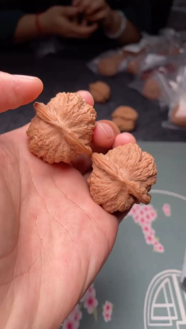 把件文玩核桃a151  血麒麟  39尺