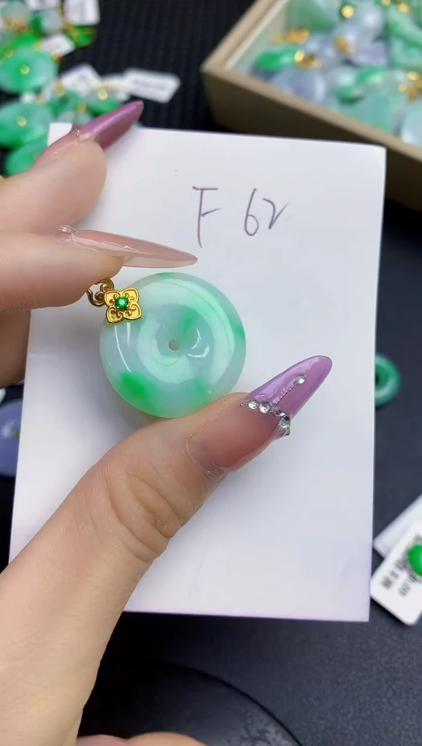 翡翠未镶嵌颈饰缅甸天然翡翠A货