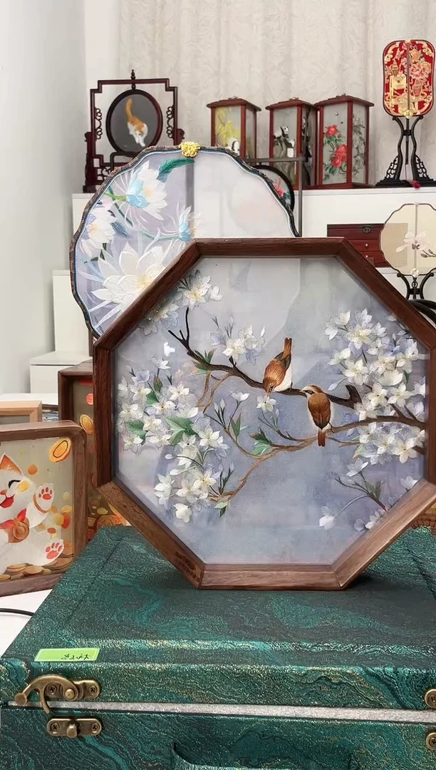 扇子苏绣作品手工摆台