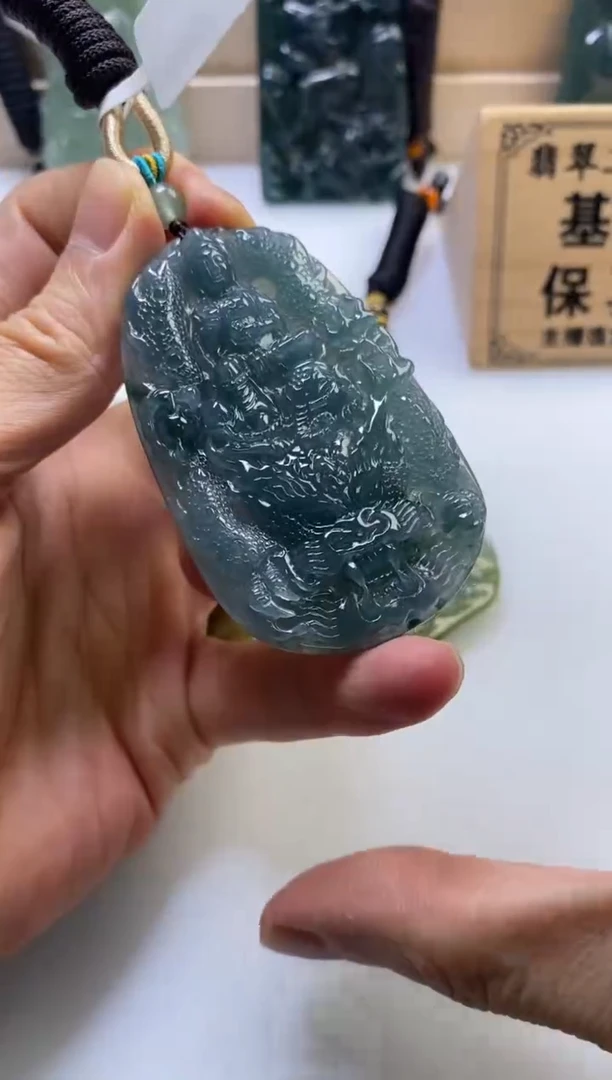 颈饰未镶嵌翡翠