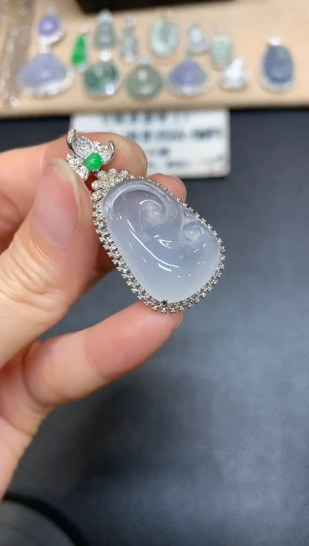 【闪购商品】翡翠颈饰18K金镶嵌如意【无服务费