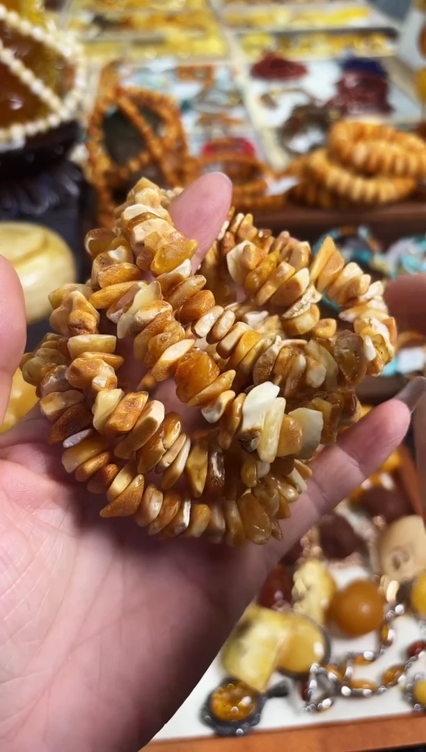 【闪购商品】琥珀裸石未镶嵌原皮随形手串多样性发其中一件