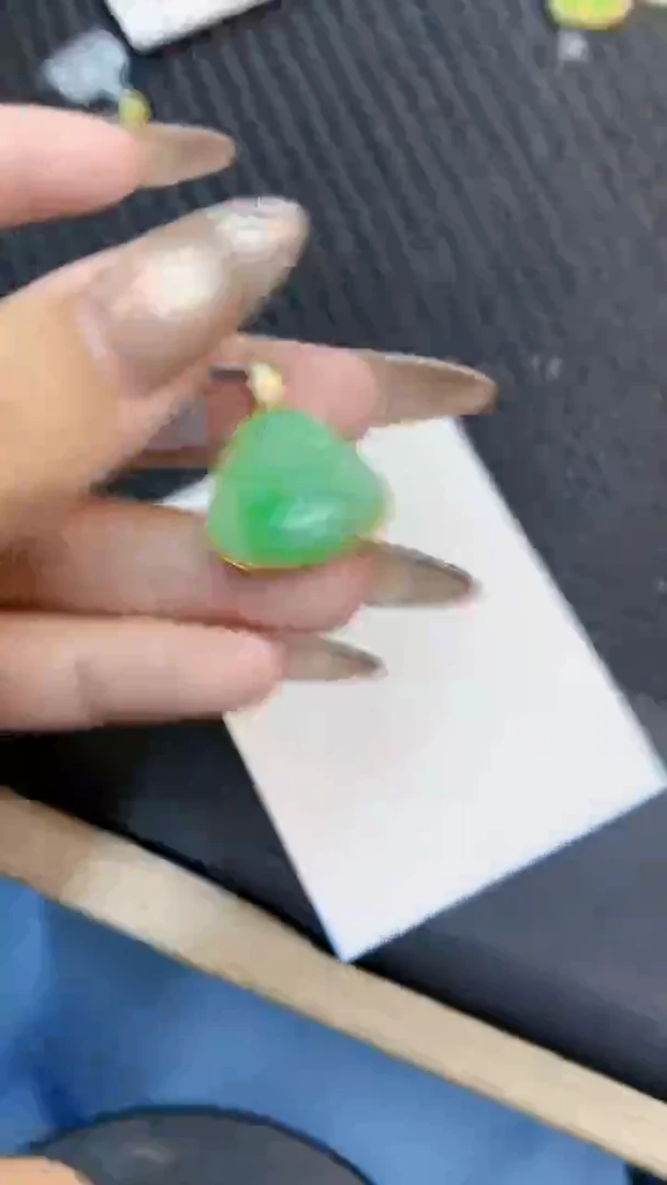 颈饰未镶嵌翡翠1