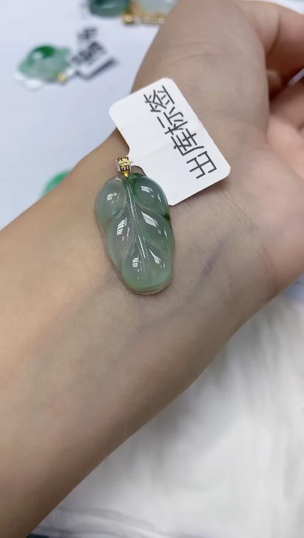 翡翠18K金镶嵌颈饰天然缅甸翡翠A货