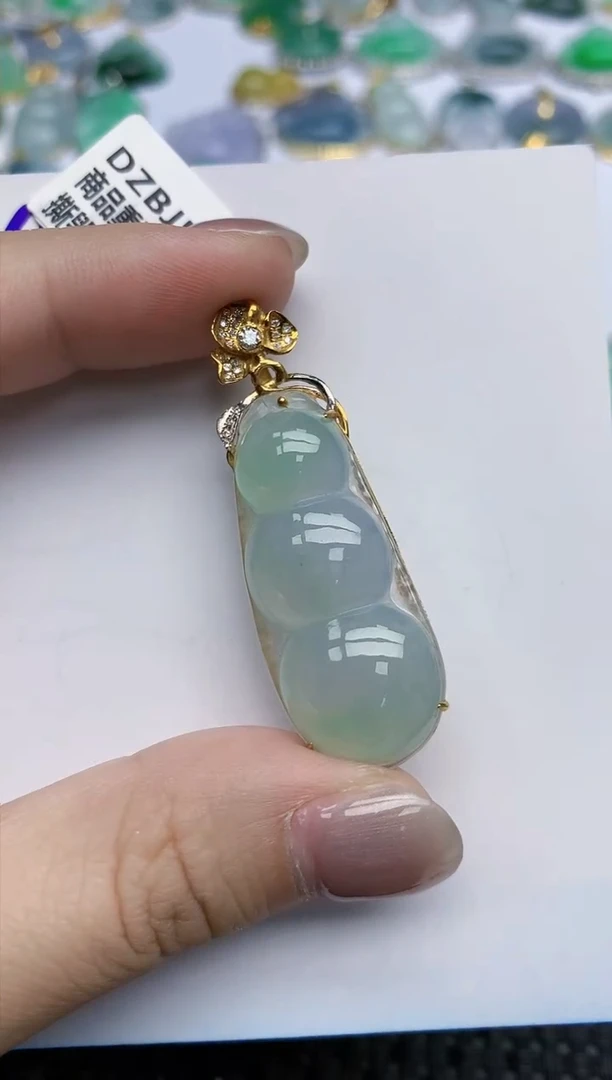 【闪购商品】翡翠颈饰18K金镶嵌天然翡翠A货
