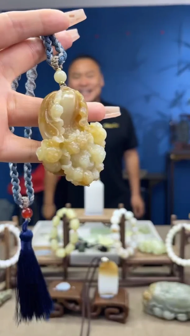 和田玉未镶嵌颈饰1