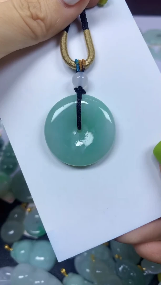 翡翠未镶嵌颈饰挂件