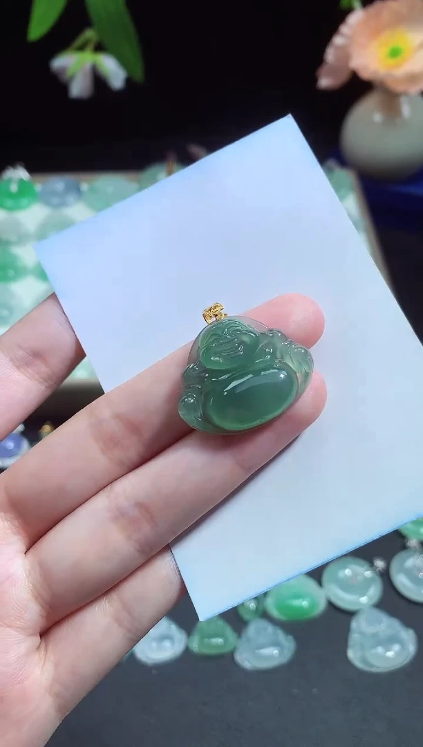 翡翠未镶嵌颈饰佛公