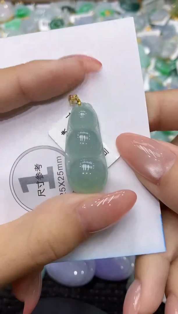 颈饰18K金镶嵌翡翠111111111111