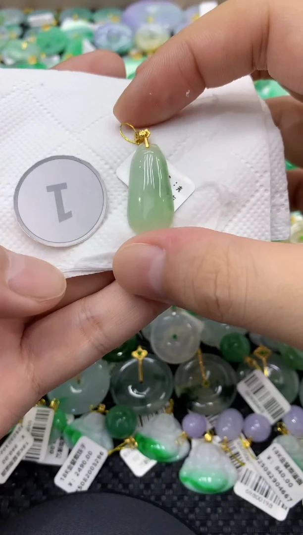 颈饰未镶嵌翡翠天然缅甸翡翠A货