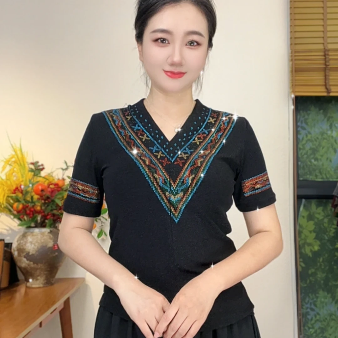 欧洲站V领t恤女民族风欧货小衫时尚性感重工烫钻洋气短袖上衣女