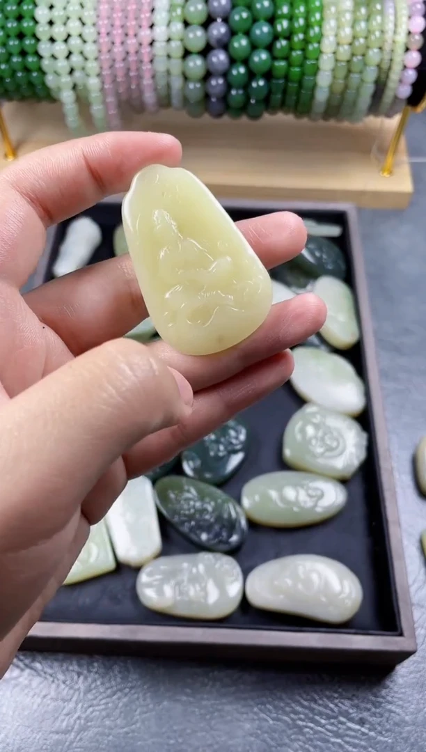 颈饰未镶嵌和田玉444