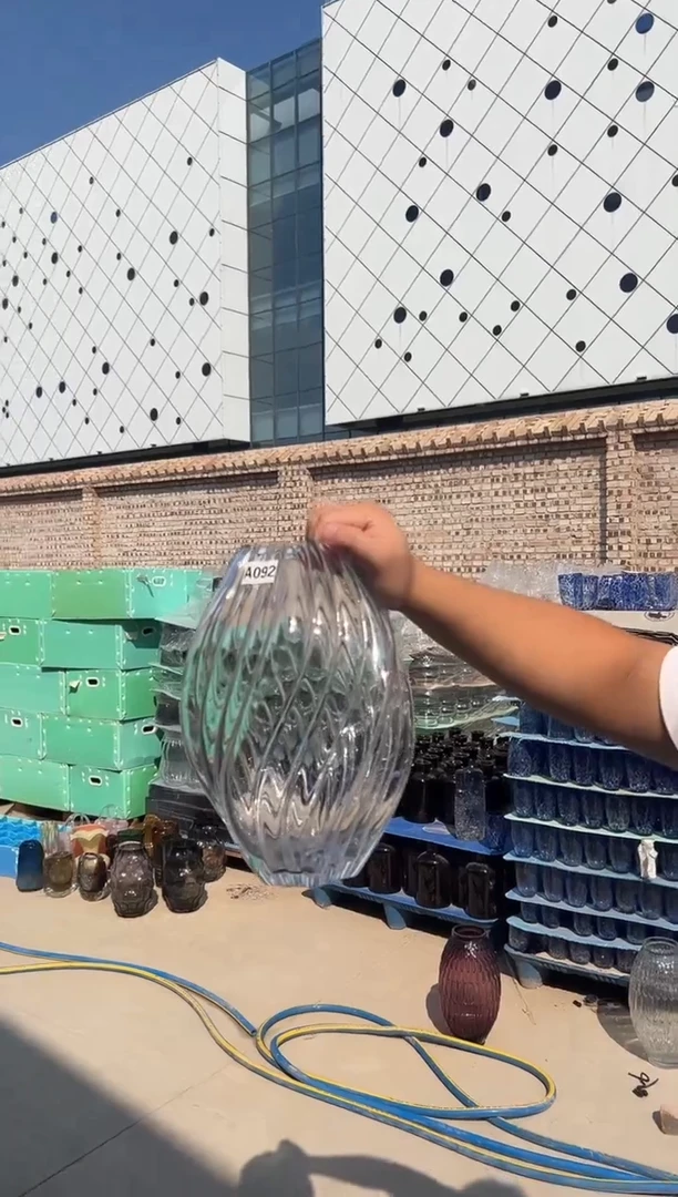 玻璃可插鲜花用于客厅装饰小