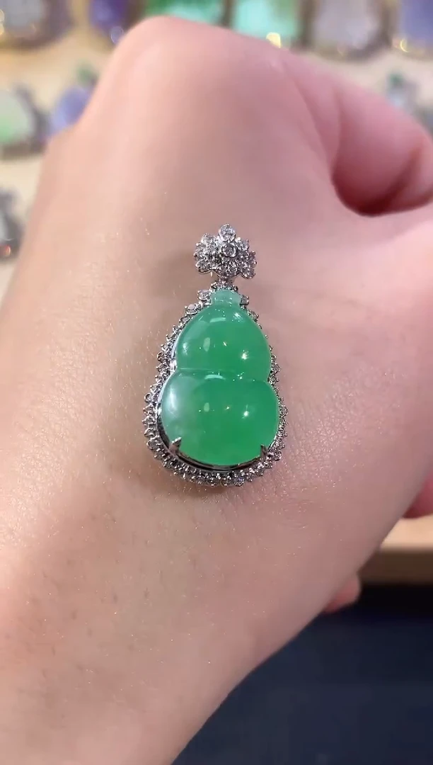 吊坠(不含链)18K金镶嵌翡翠冬日珠宝Q31