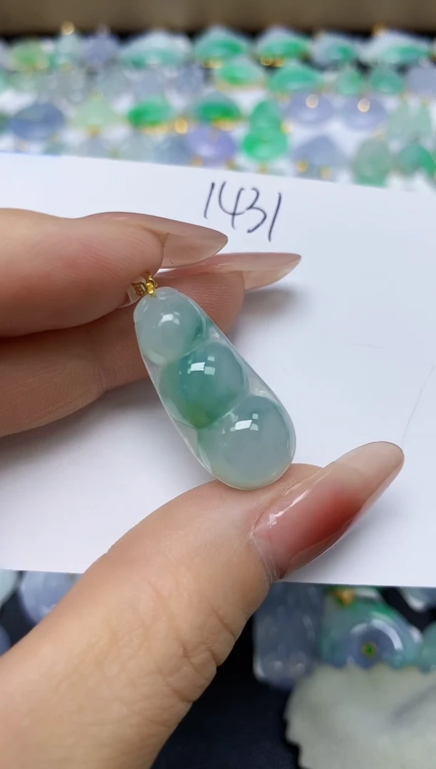 翡翠18K金镶嵌颈饰 天然缅甸翡翠A货