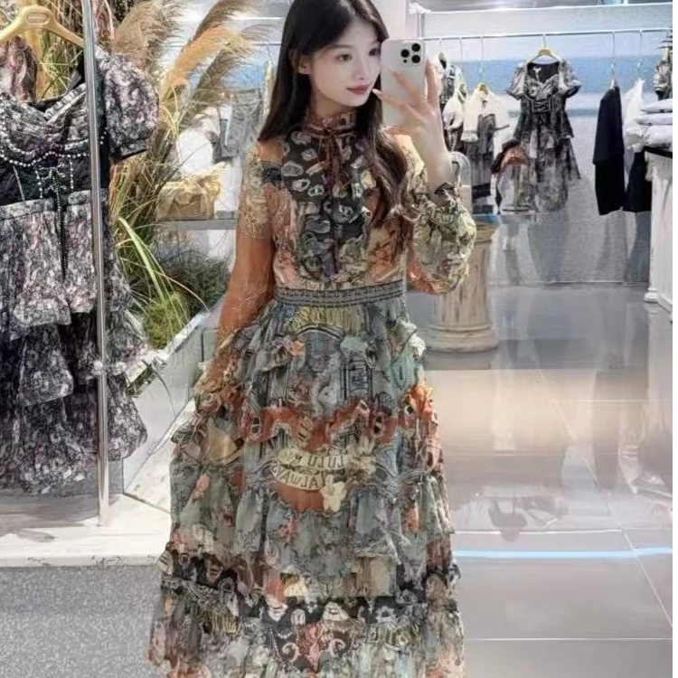 绿色法式印花宫廷风重工连衣裙2024春秋新款高腰时尚气质裙子