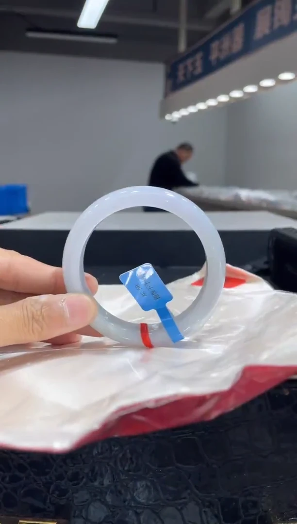 未镶嵌手镯翡翠24