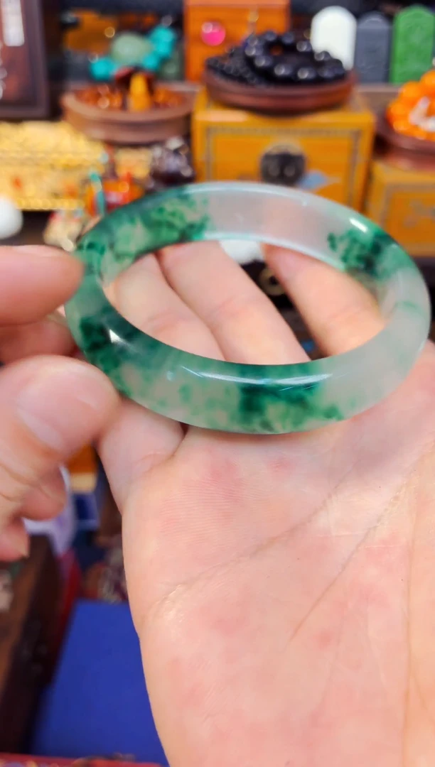 翡翠手镯未镶嵌精品精品  独具韵味