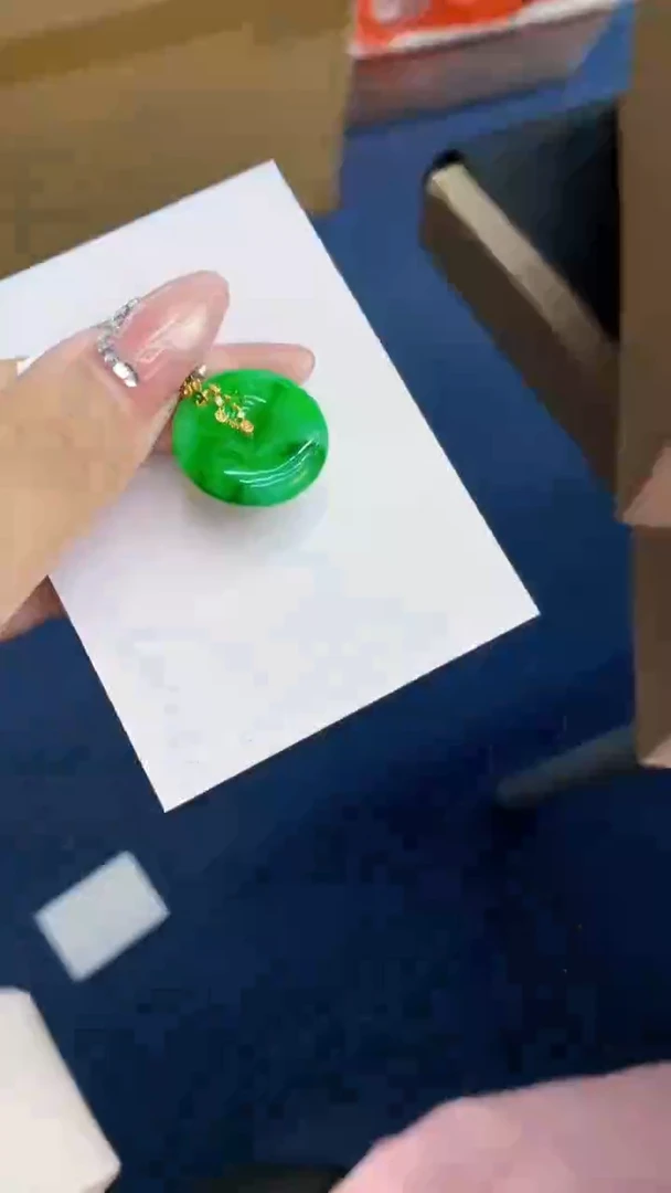 翡翠18K金镶嵌吊坠(不含链)1