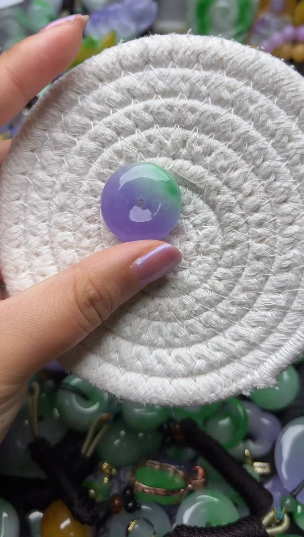 颈饰未镶嵌翡翠温**容缅甸翡翠吊坠