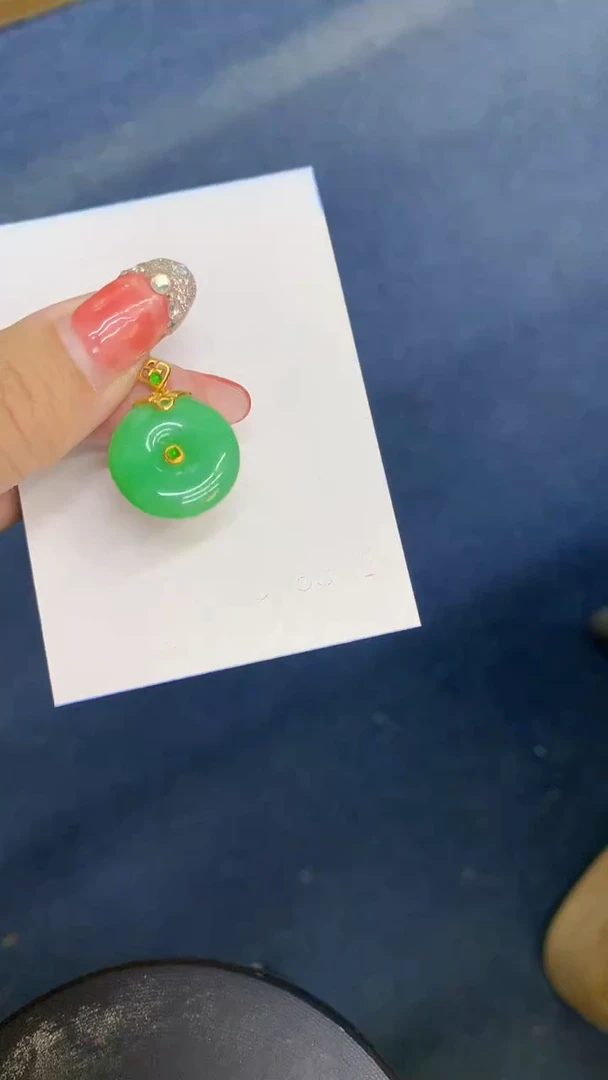 颈饰18K金镶嵌翡翠1