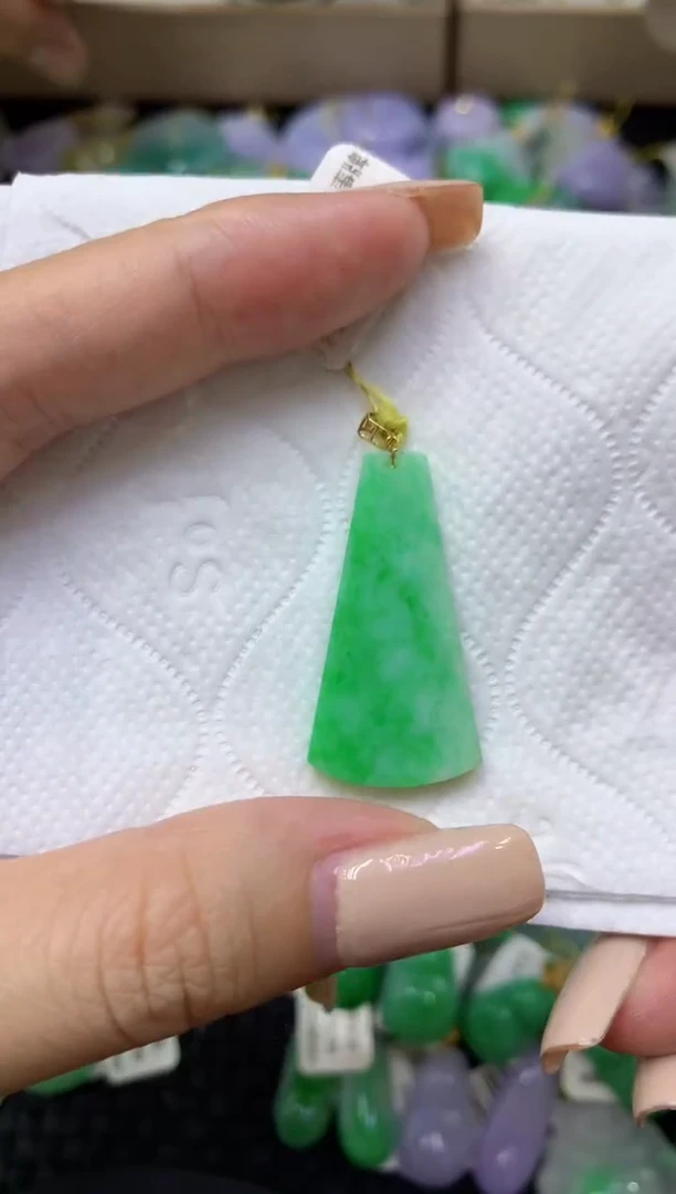 颈饰18K金镶嵌翡翠天然缅甸翡翠A货