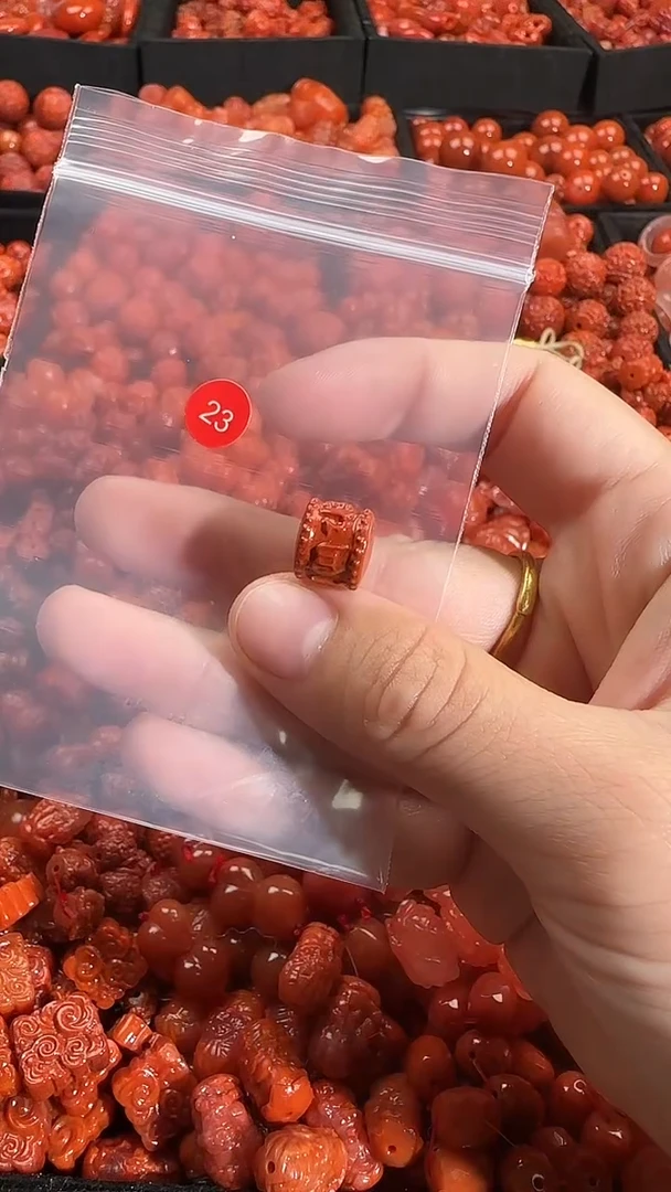 颈饰未镶嵌南红玛瑙1