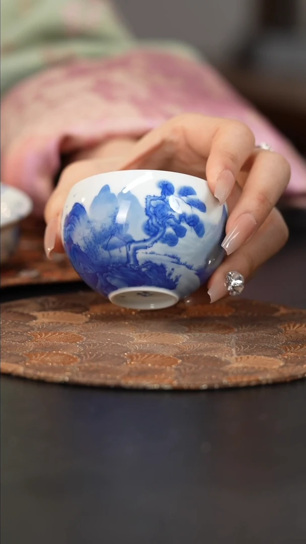 【闪购商品】杯看山柴窑青花山水