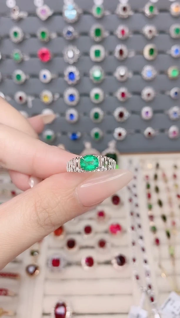 18K金戒指18K金镶嵌祖母绿小*1ct